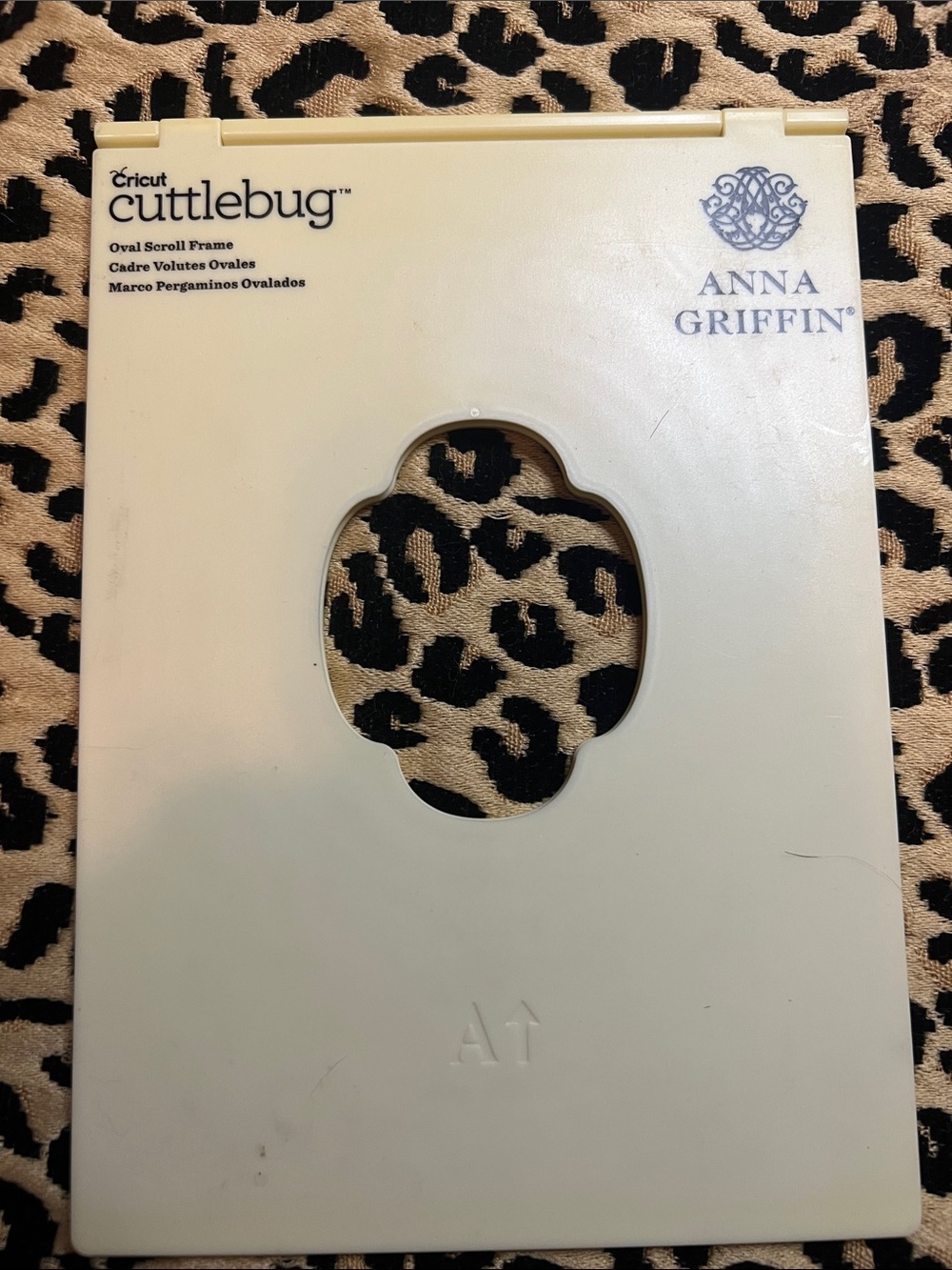 Cricut Cuttlebug Oval Scroll Frame in Cream